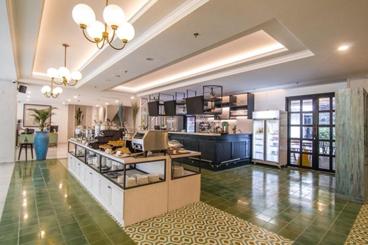 Jambuluwuk Thamrin Hotel Jakarta Exterior photo